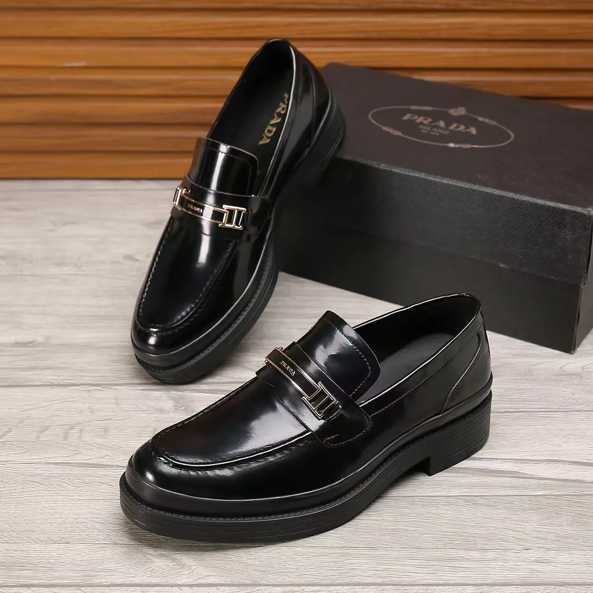 Men's shoes 💰540 💰💰🎩🎩【Prada】Counter 1:1⬆️original reproduction, absolute quality🆗Original outsole, high-quality imported rubber, wear-resistant and non-slip, never degummed, upper material: imported first-layer cowhide➕anti-slip foam outsole, official website material, lining material: water-dyed leather lining, 3 colors available! Code number 38-45